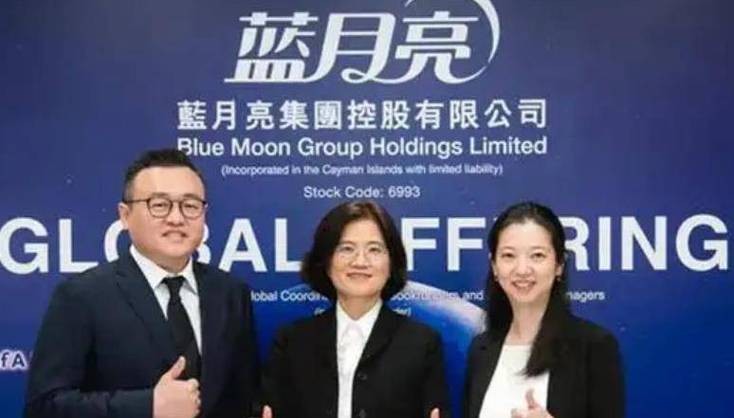 创始人罗秋平,潘东夫妇,他们名下的一家外资控股公司拥有蓝月亮集团90