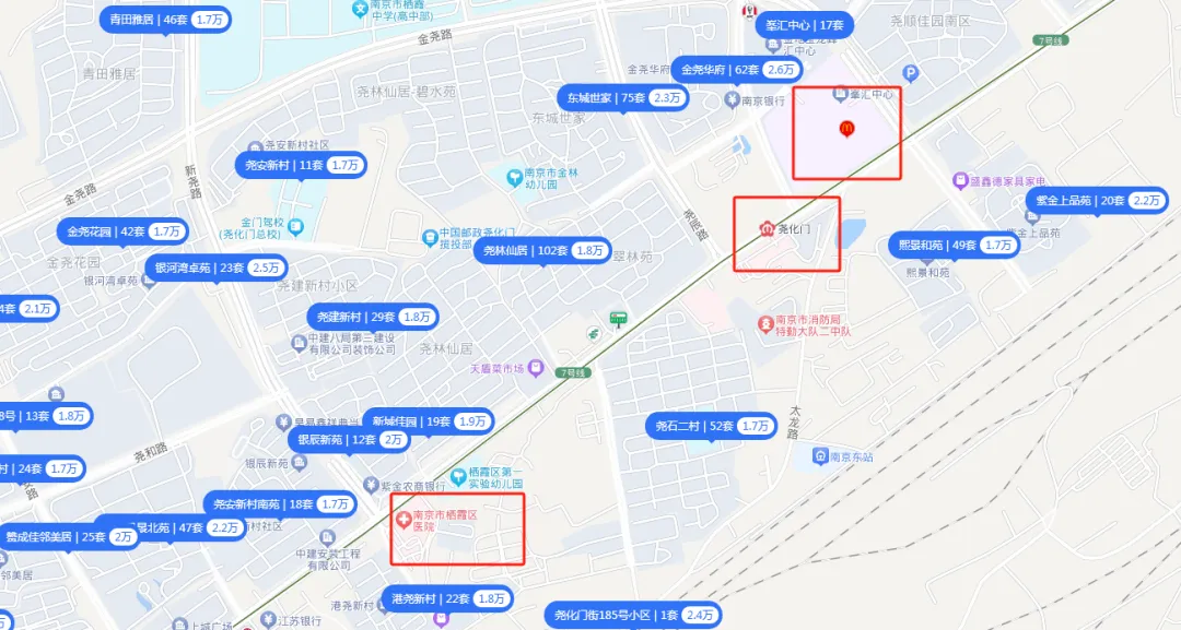 小区紧靠着学校,商业和地铁,生活非常便利.