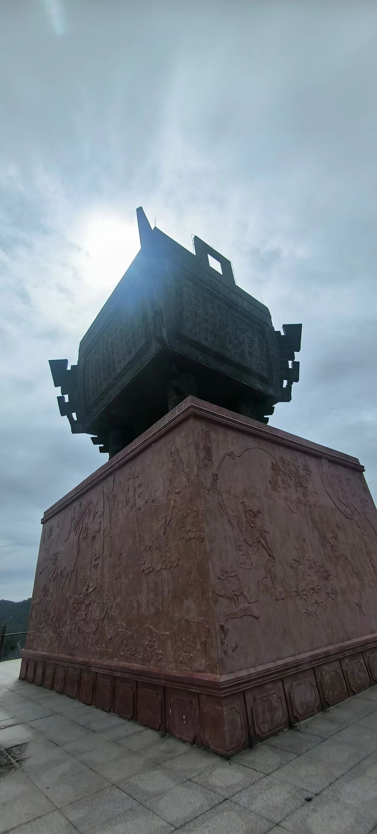 海丰圣云宫妈祖引领信众 共赴铜鼎山祭拜轩辕黄帝