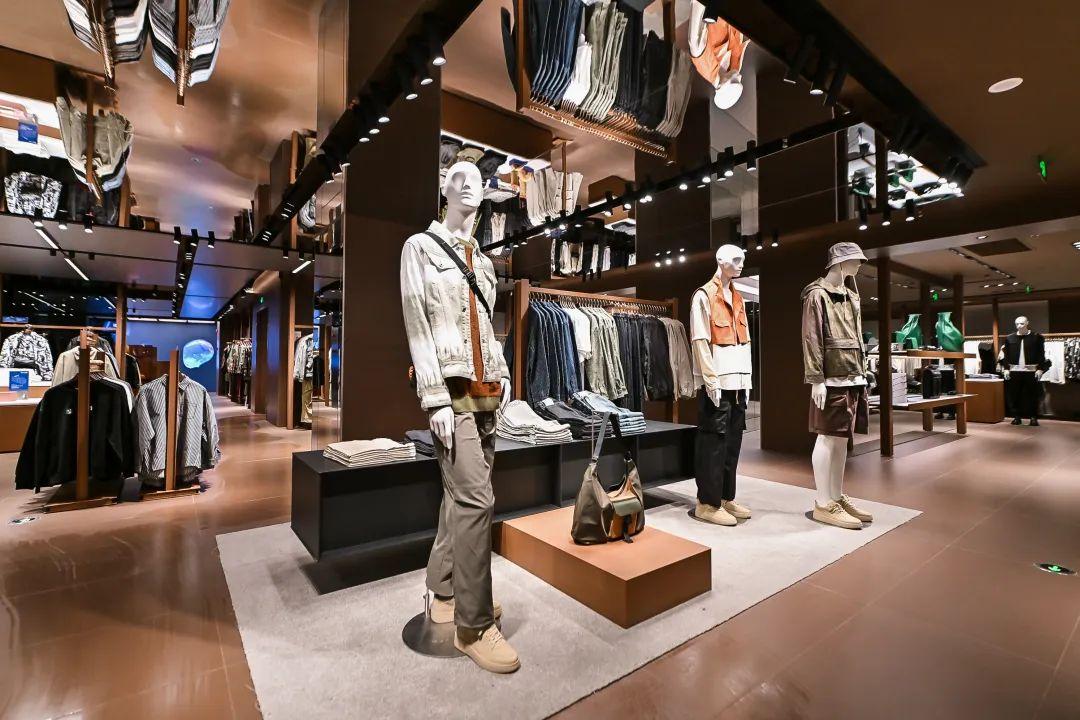 设计上,不同城市的门店也往往各具特色.