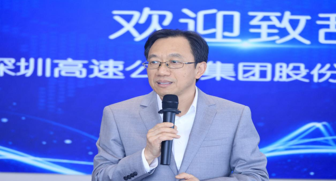 深圳高速公路集团股份有限公司执行董事兼总裁廖湘文在致辞中对大家