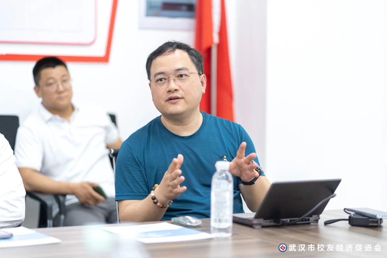 座谈会上,孙庆新从公司简介,产品,荣誉,全球布局,核心客户和合作伙伴