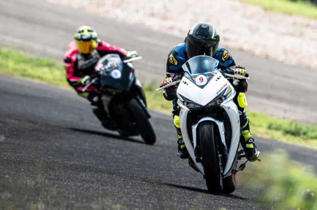 cbr250rr的竞争对手来了,凯越250rr双缸跑车,售价1.88万