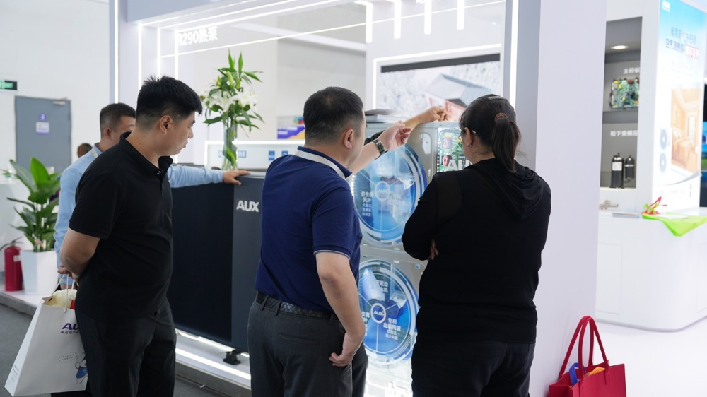 奥克斯中央空调亮相2024中国供热展,超低温空气源热泵暖享抢眼-家电圈官网