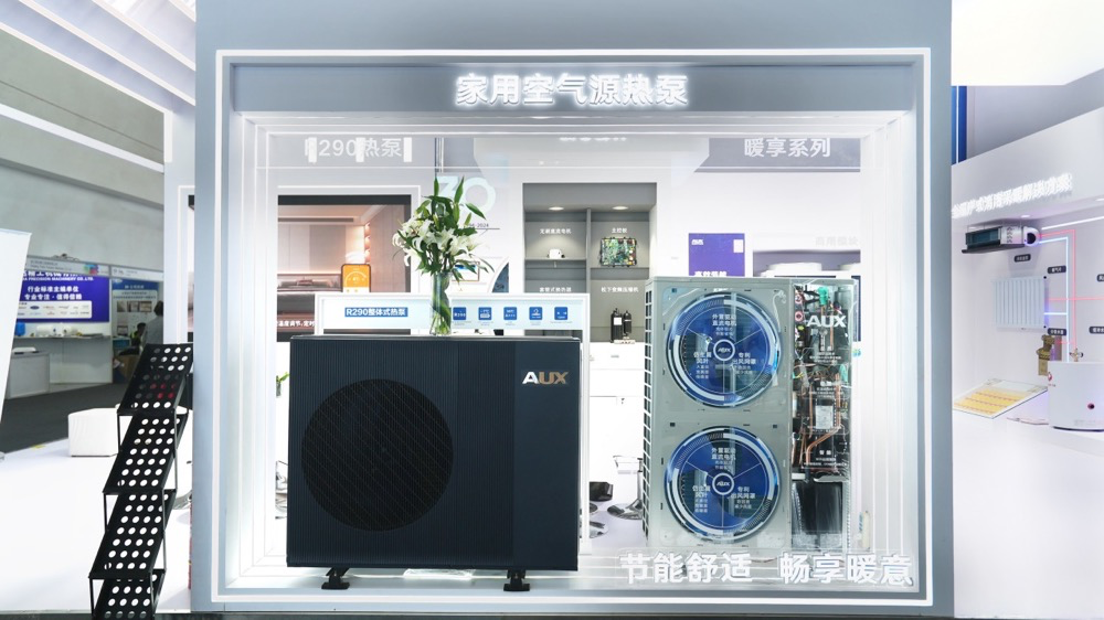 奥克斯中央空调亮相2024中国供热展,超低温空气源热泵暖享抢眼-家电圈官网