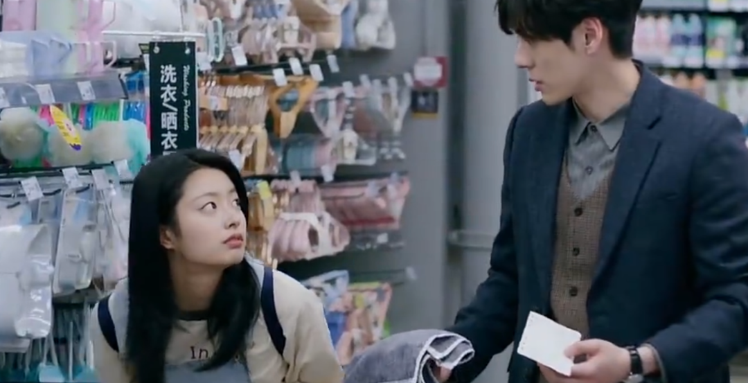 《完美先生》剧照我尝到了这种生活的甜头,开始全方位得进行模仿.