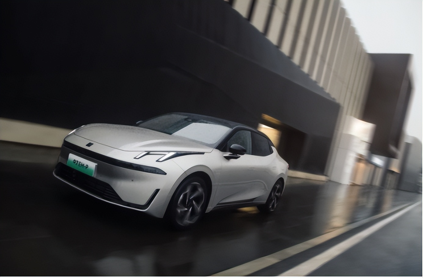 "电车都长一个样"? 新上市的领克07 em-p原创设计美学颠覆你的认知