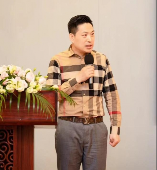 中国著名导演,专委会副主任委员英壮中国著名作家,诗人,编剧,影视制片
