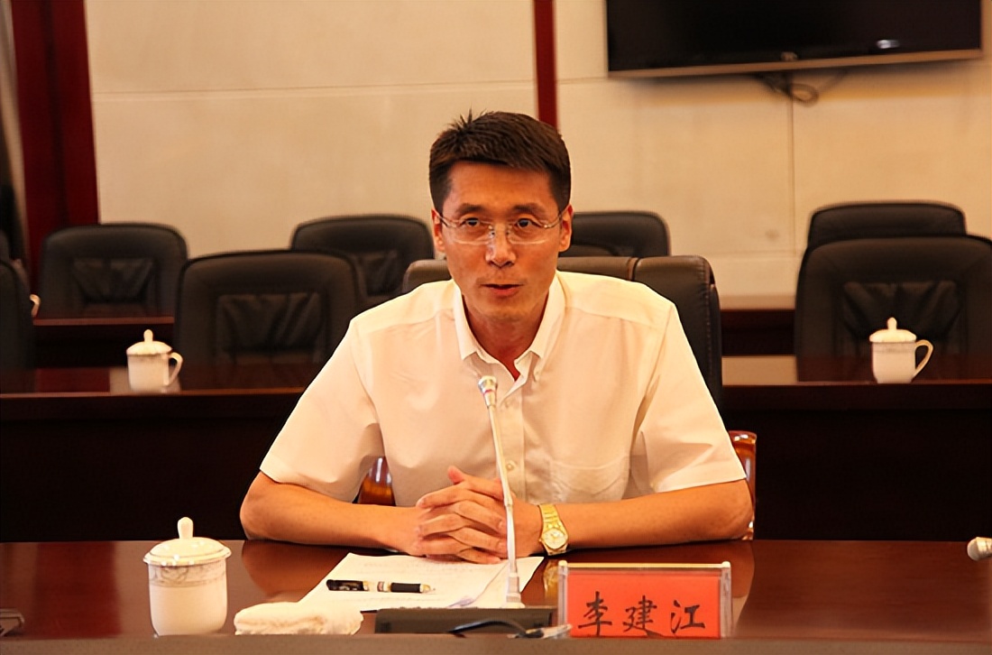 副行长王兵兼任董秘,"70后"李建江任副行长,首席风险官