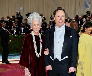 国货美妆都想找马斯克妈妈代言,图啥?