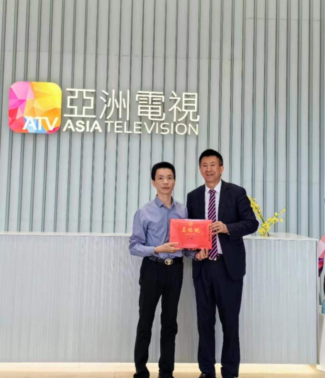 上图为王进财先生(左)与魏来先生(右)合影2024年4