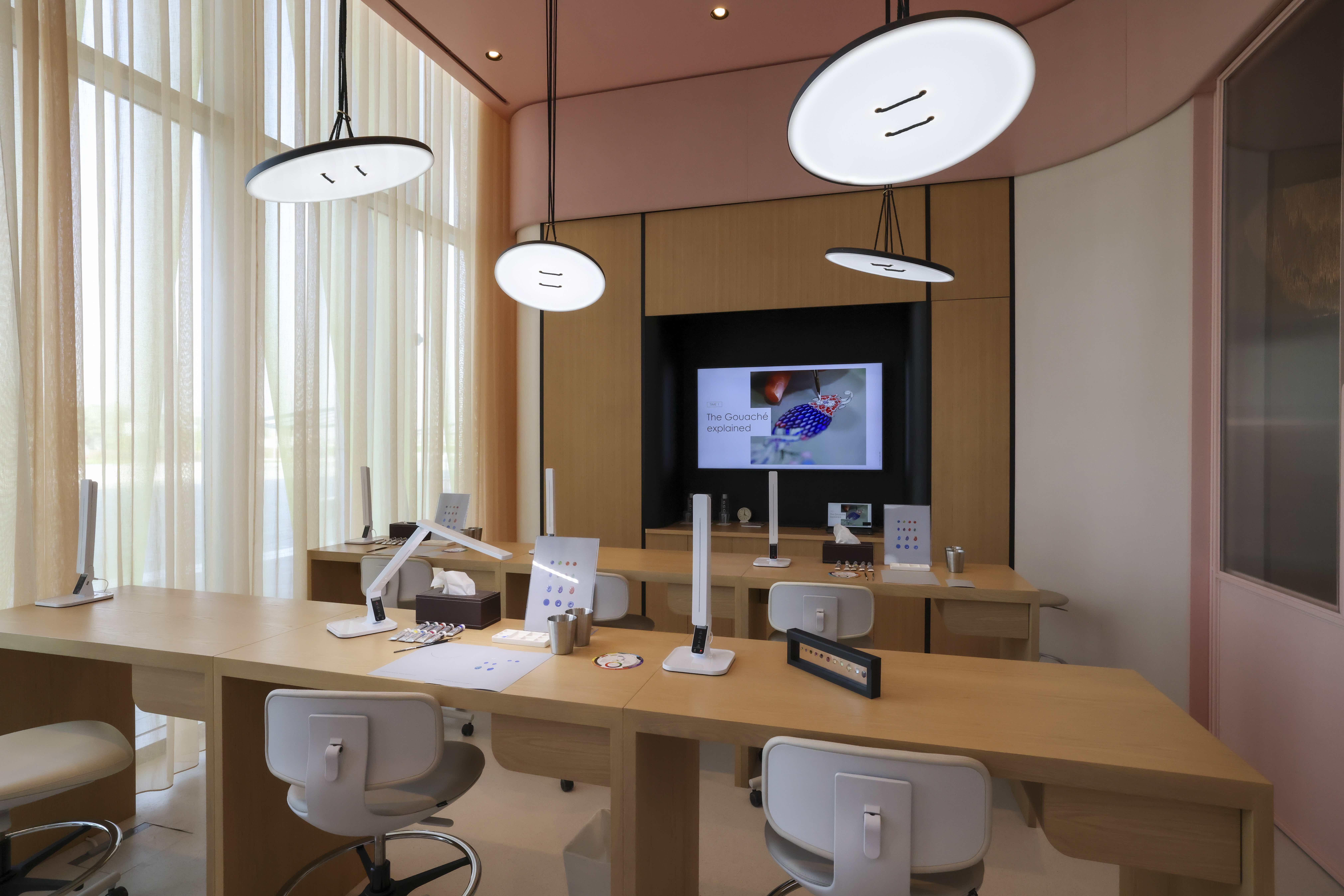 lcole珠宝艺术中心迪拜永久中心教室值得注意的是,从迪拜驱车一小时