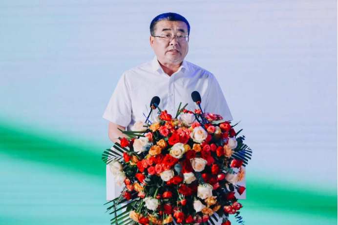 奶业协会副会长兼秘书长刘亚清优然牧业执行董事兼总裁袁军5月23日