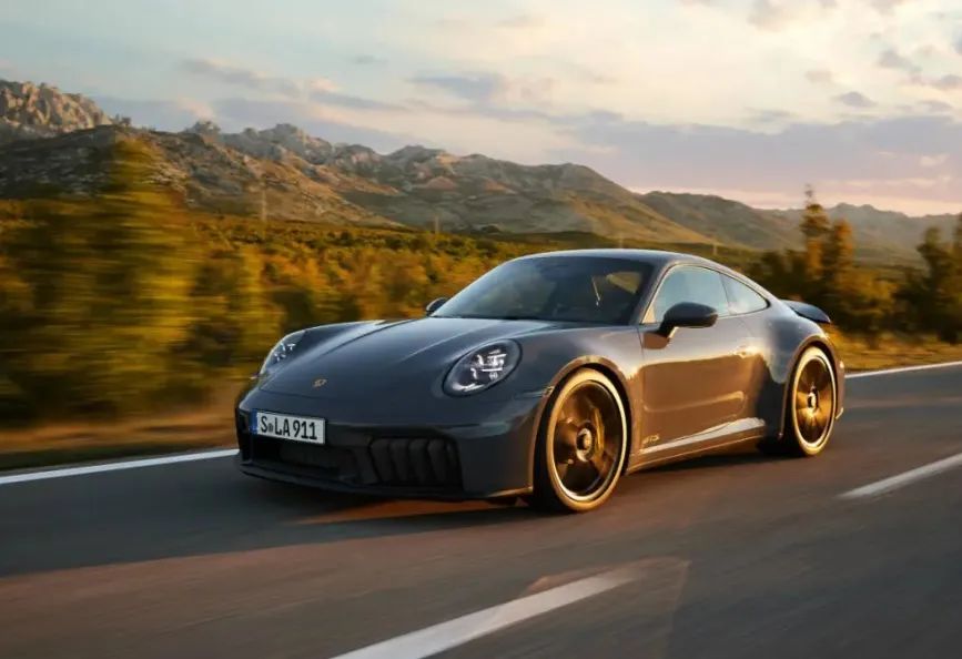 赛道变了,保时捷的窘境全新911能救吗?