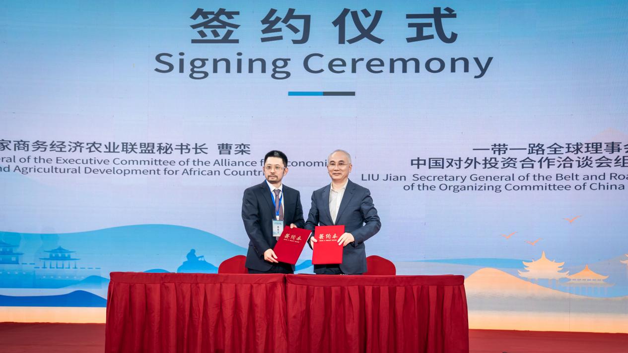 运鸿集团股份有限公司董事长吴东在会上强调了"一带一路"倡议的生态