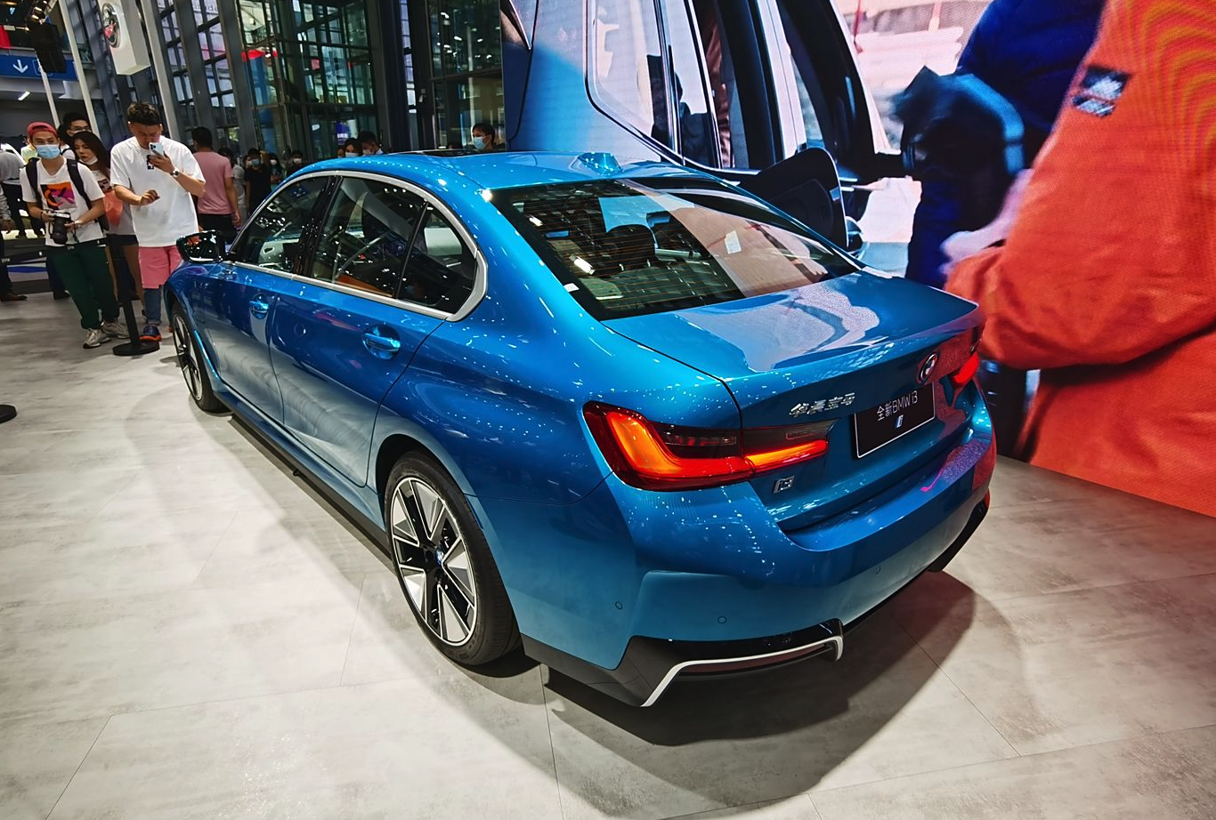 35万的宝马3系电动车暴跌至19万?4s店:属实!还能降价