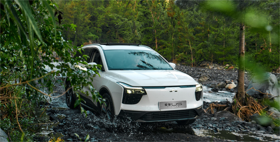 不过,尽管危机不断,但是爱驰汽车似乎还是等来了自己的白马王子.