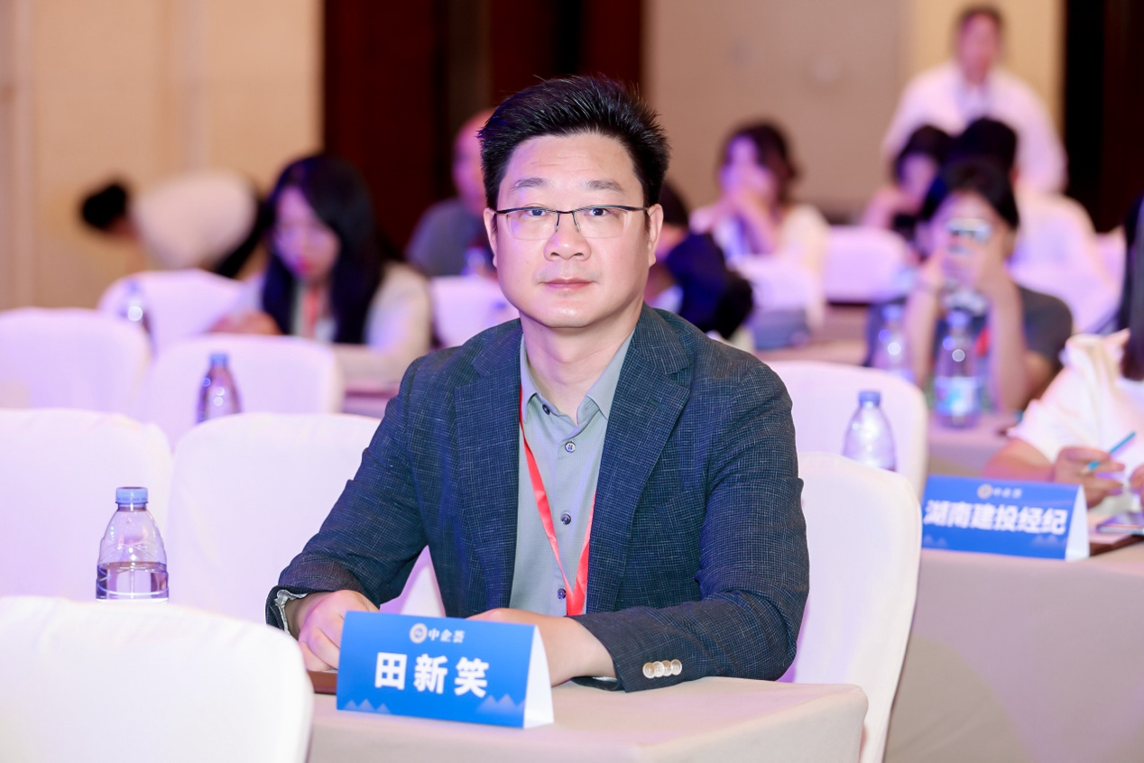 田博士跟与会的代表们分享了面对全球化挑战,如何通过教育培训加强