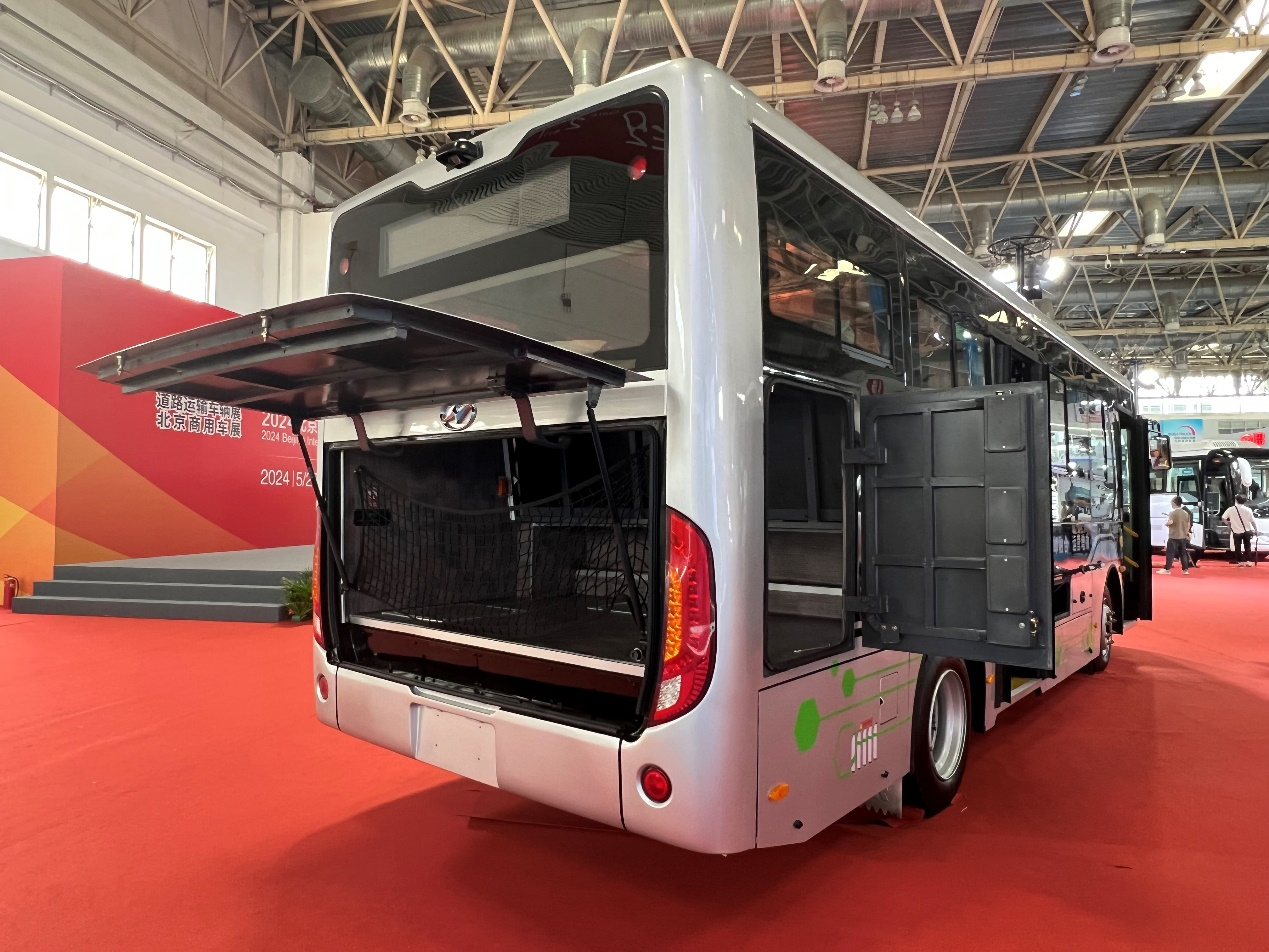 客运提质增效新模式!苏州金龙客货邮融合公交闪耀2024道路运输展