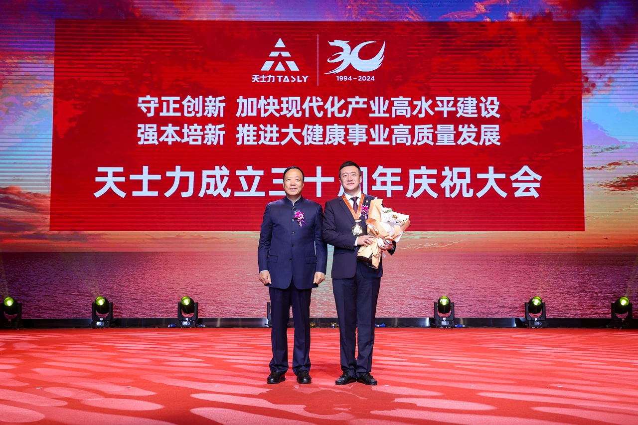 "酒二代"闫凯境接棒!