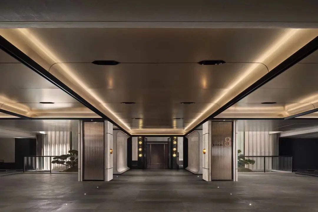 图艳姐更喜欢的是地库太多的细节打磨,就举一个小例子:项目在车库石柱