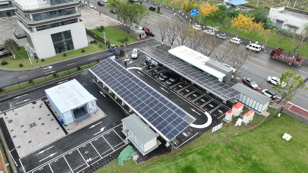 之城"1,"超充之城"建设迅速发展2023年,深圳推出首个全液冷超充示范站