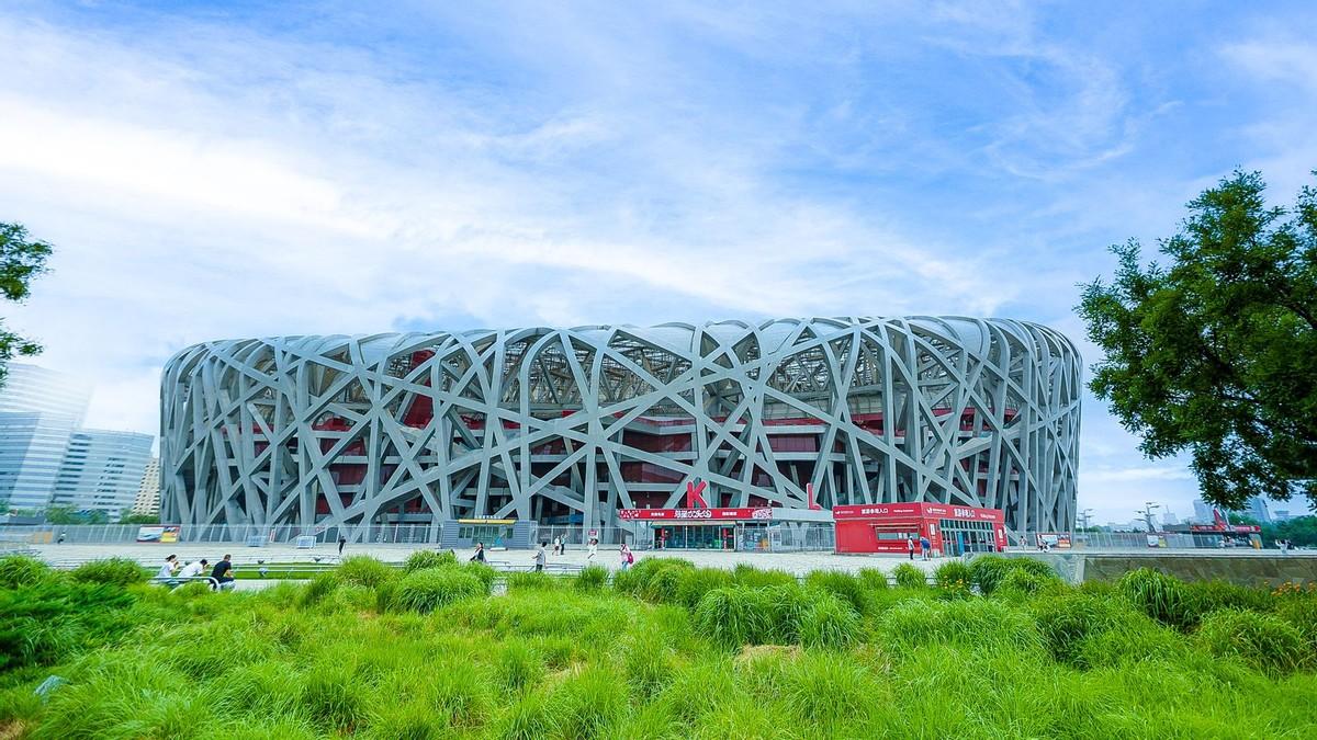 其中,国家体育场鸟巢持续为各种顶级文体活动打造璀璨舞