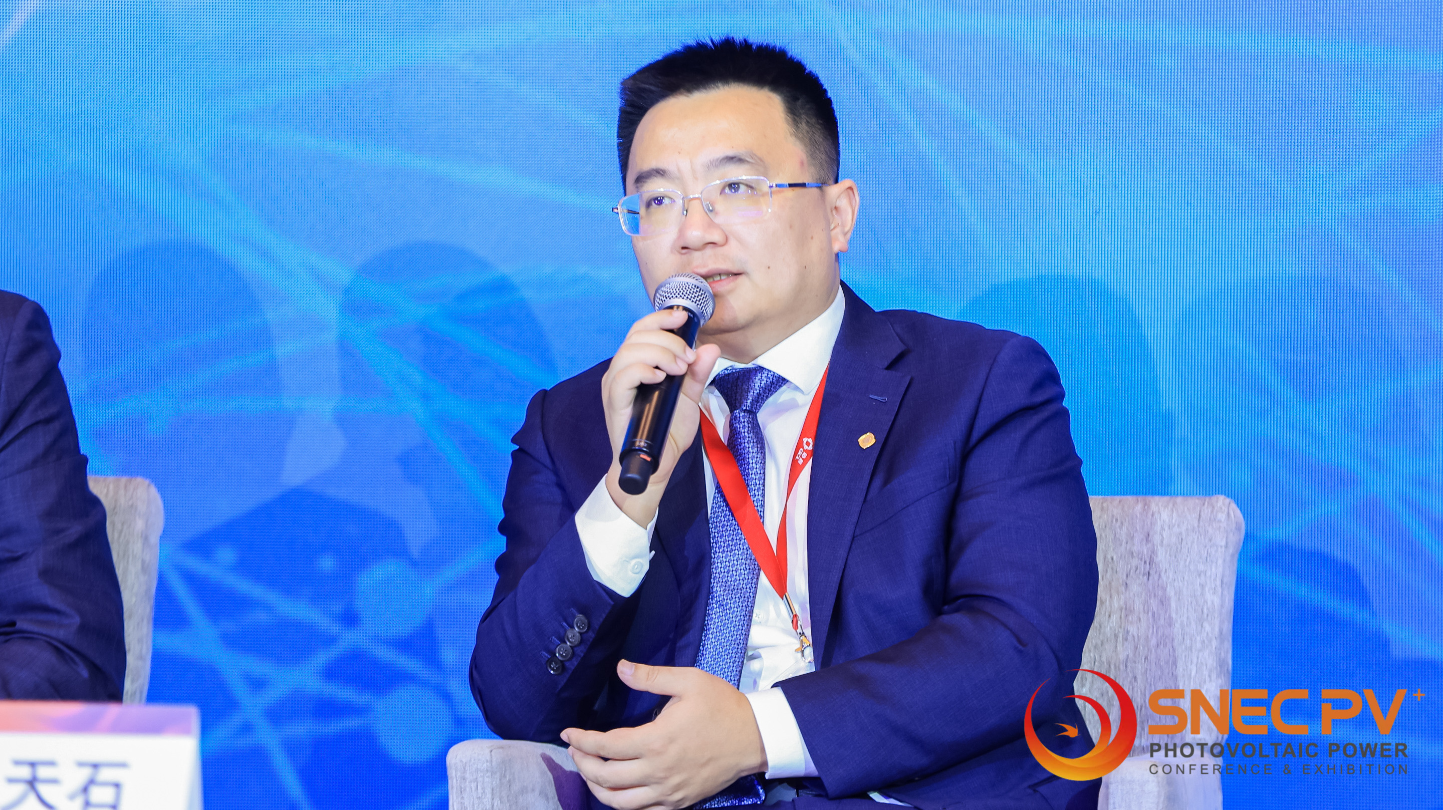 对话协鑫科技联席ceo兰天石:现在光伏在拼"血条",有人离开牌桌才是