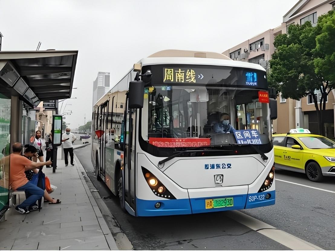 低票价,高成本是现实的约束,政府补贴是外部的支持,而多元创收和精细