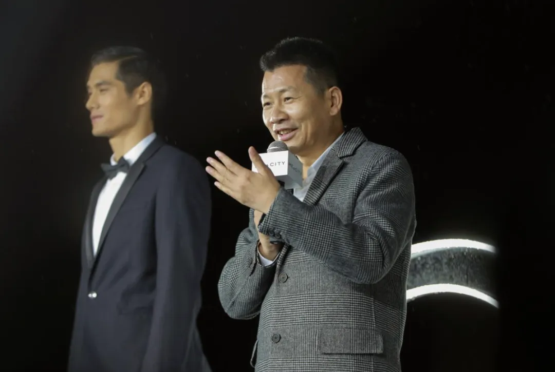 上海"服装大王",离退市仅剩一步之遥