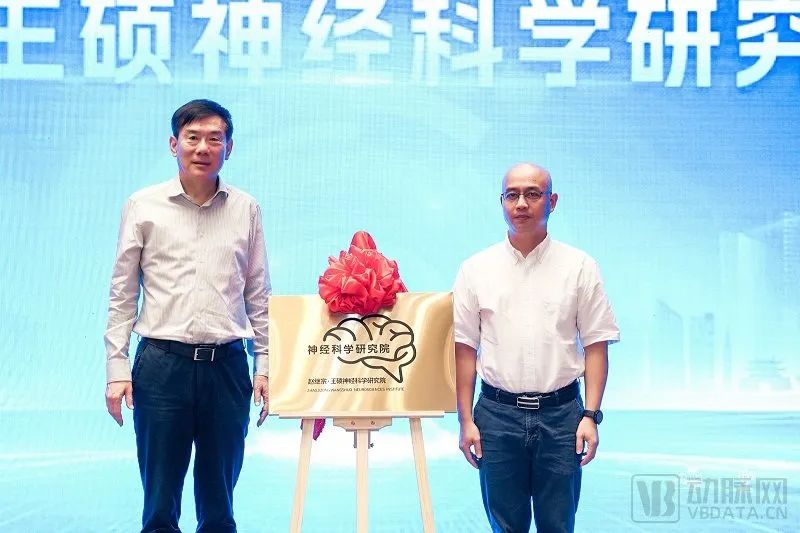 成立神经科学研究院,发起"学时助医项目",同心智医