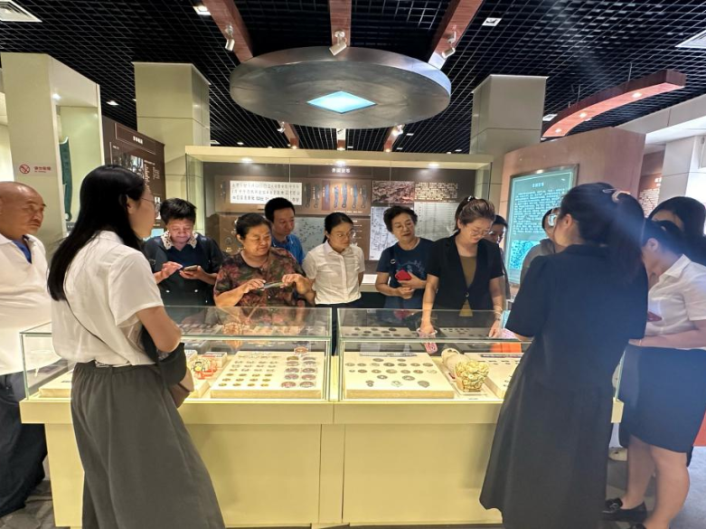 "金融文化探寻之旅"之走进齐鲁钱币博物馆——《股东来了》(2024)西藏