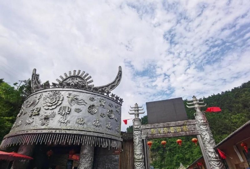 走进湘西最大的苗寨——夯吾苗寨