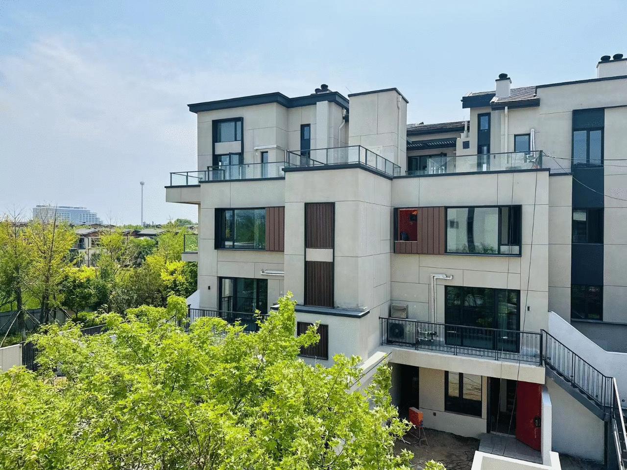 交付看远洋|秦皇岛蔚蓝海岸森屿别墅高品质交付 获well铂金级中期认证