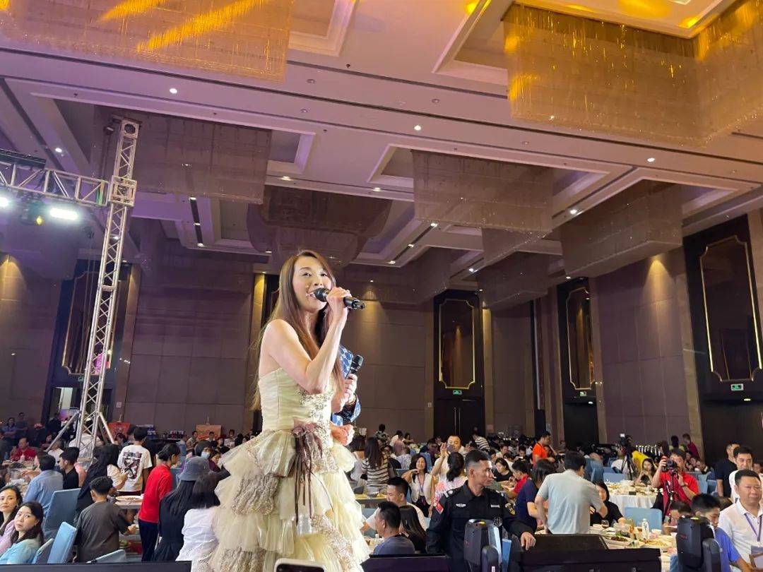 17岁的她在恩平举办的这场大赛夺冠!香港知名艺人献唱