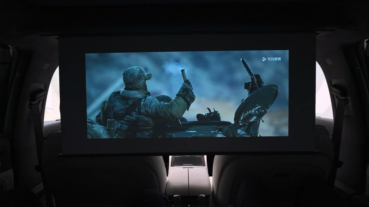 黄晓明晒享界s9订单:降下巨幕放个电影,感觉不要太舒服!