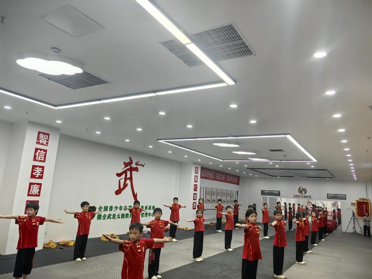 武术学校成都（成都武术全封闭学校学费多少） 武术学校成都（成都武术全封闭学校学费多少）《成都武术培训学校地址》 武术资讯