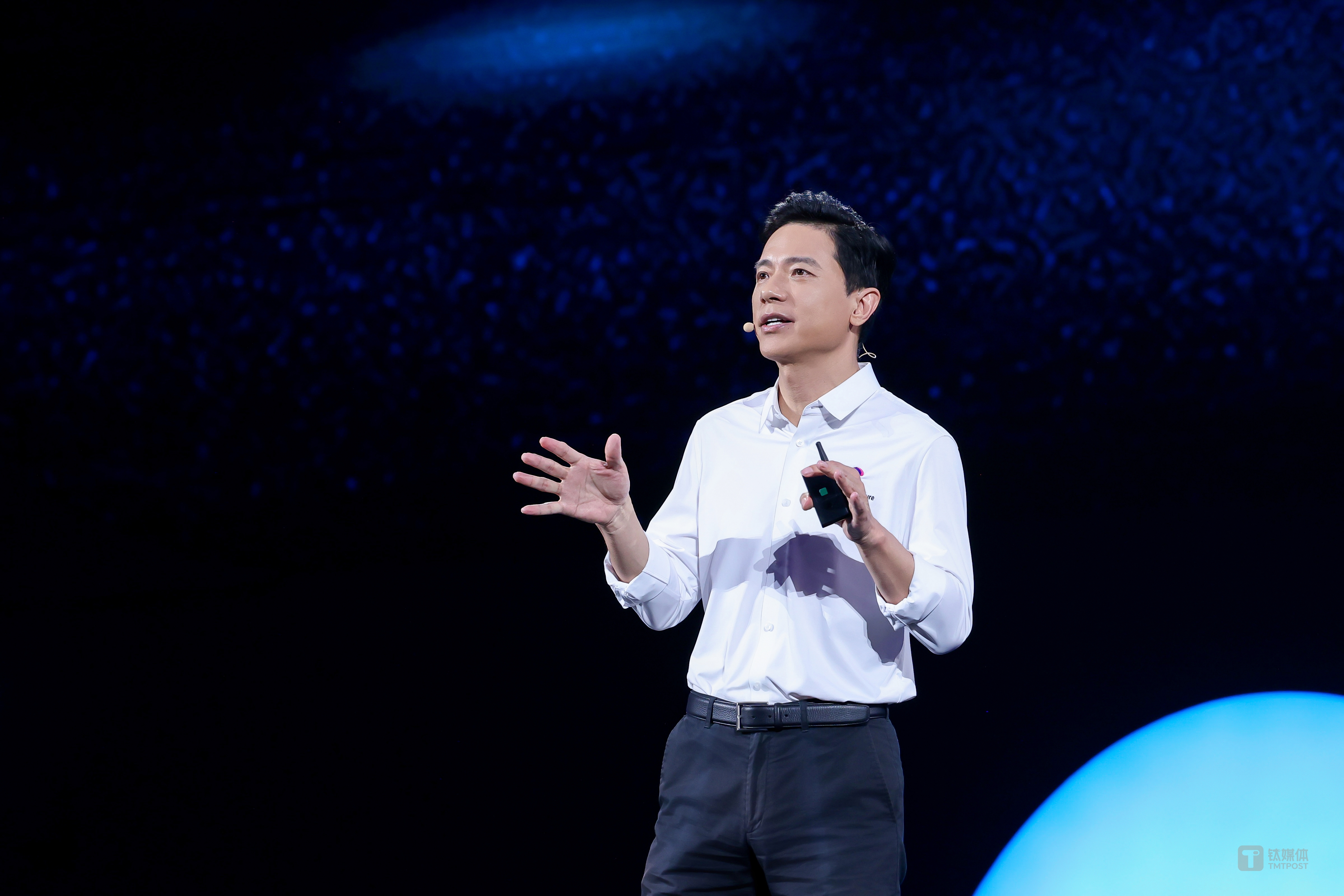 在财报电话会上,百度创始人,董事长兼首席执行官李彦宏表示,"我认为在