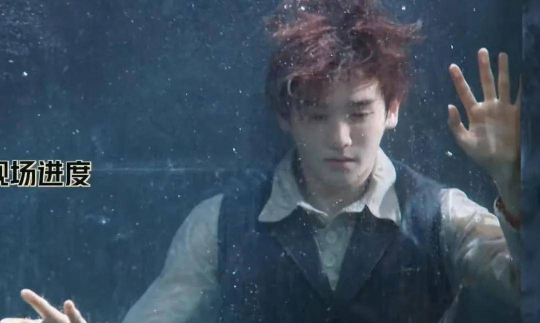 二公《笼》舞台惊险"落水" 高卿尘《披荆斩棘的哥哥》展实力