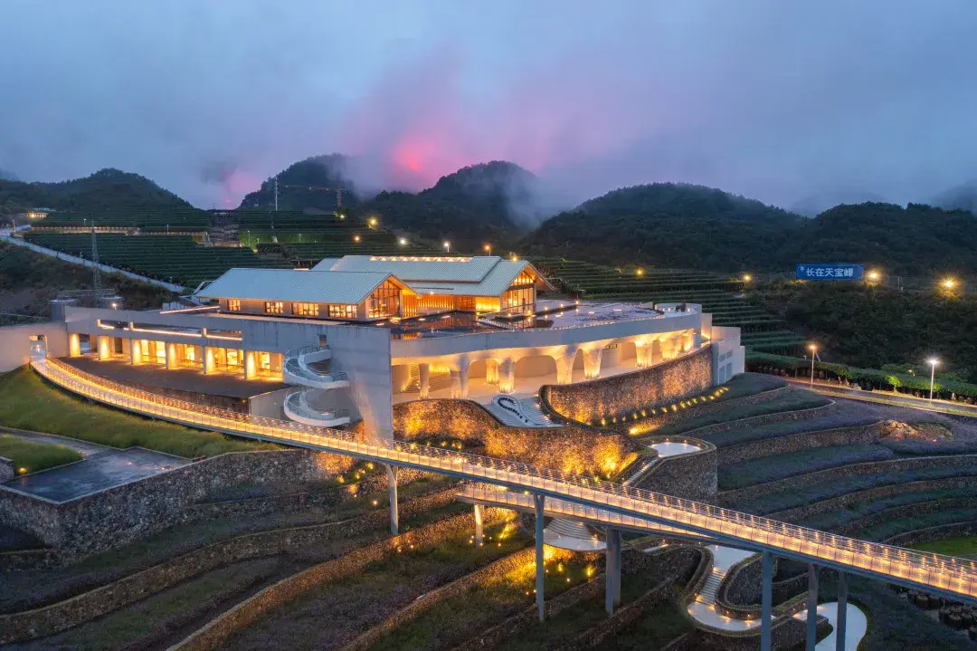 有每天可同时接待800位宾客的一流酒店与休闲度假设施和服务,有洞仙别