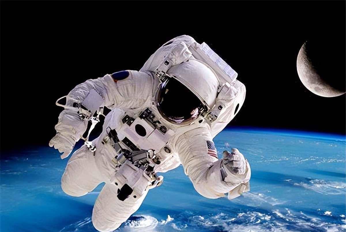 纪实:三位宇航员长眠在太空,只有他飘到了冥王星,将飞出太阳系