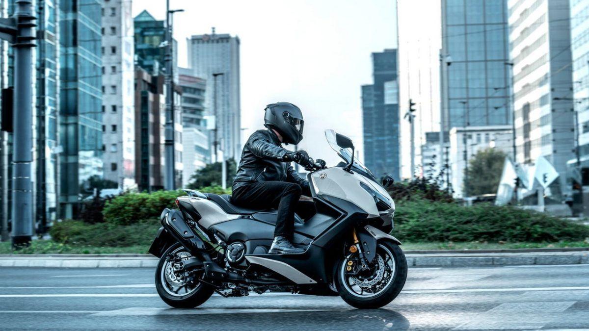 2021雅马哈tmax850图片