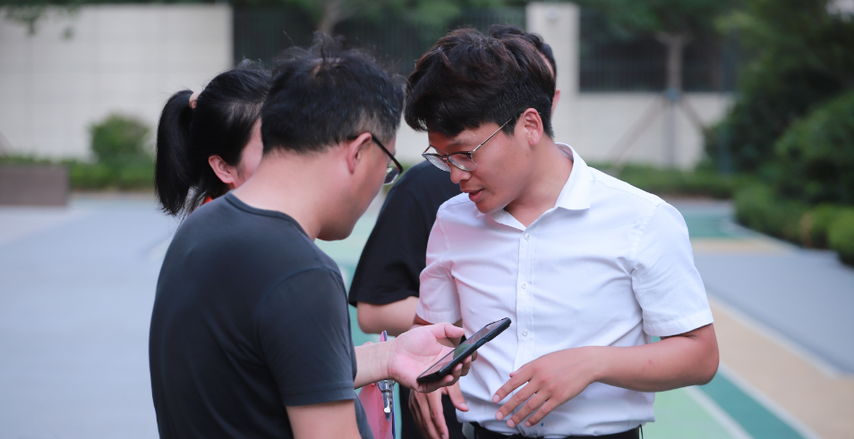 "2024年6月18日,以"向新而行"为主题的"发现2024物业英雄"活动正式