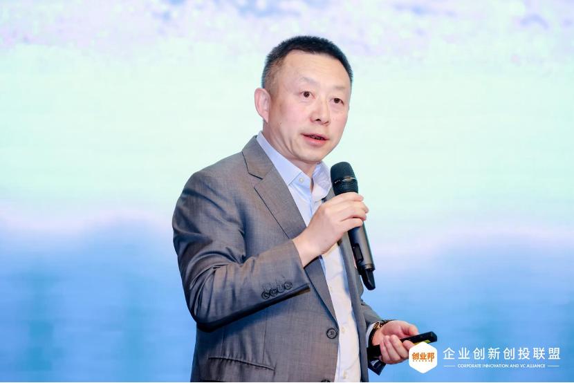 企业创新创投联盟联席理事长,比亚迪集团董事会秘书,首席投资官李黔以