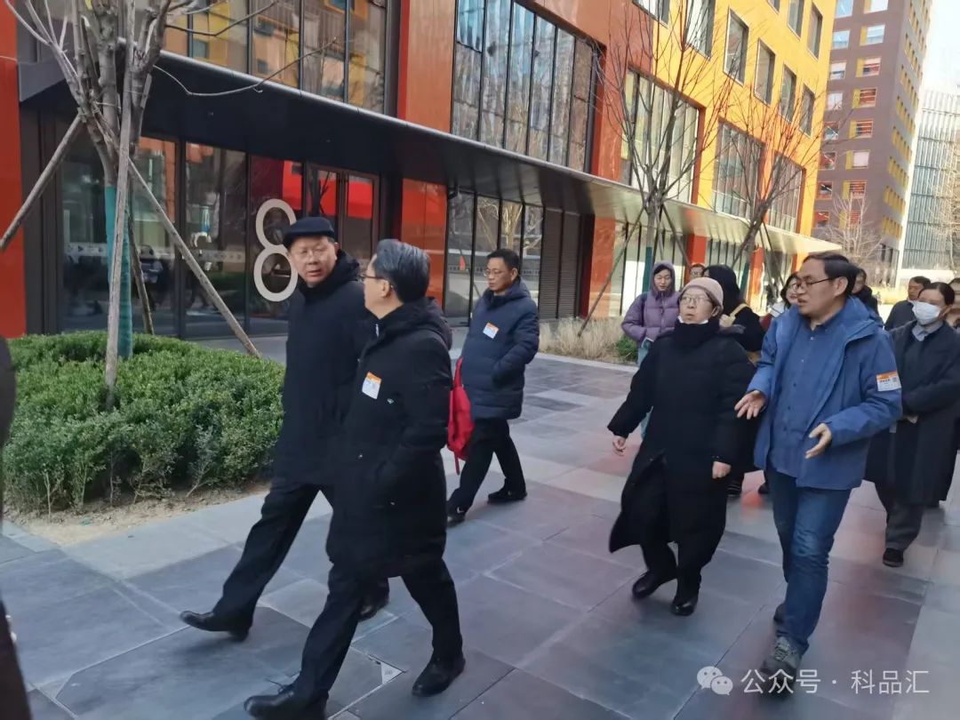中国科技新闻学会品牌传播工作委员会赴快手总部考察交流:共探可灵AI大模型的创新与实践-科记汇