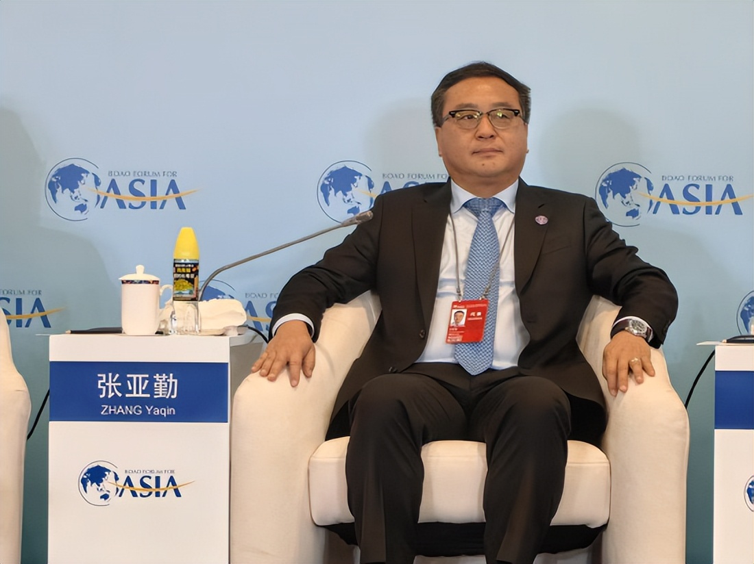 清华大学教授张亚勤:人形机器人落地还远,无人驾驶作为具身智能最大的