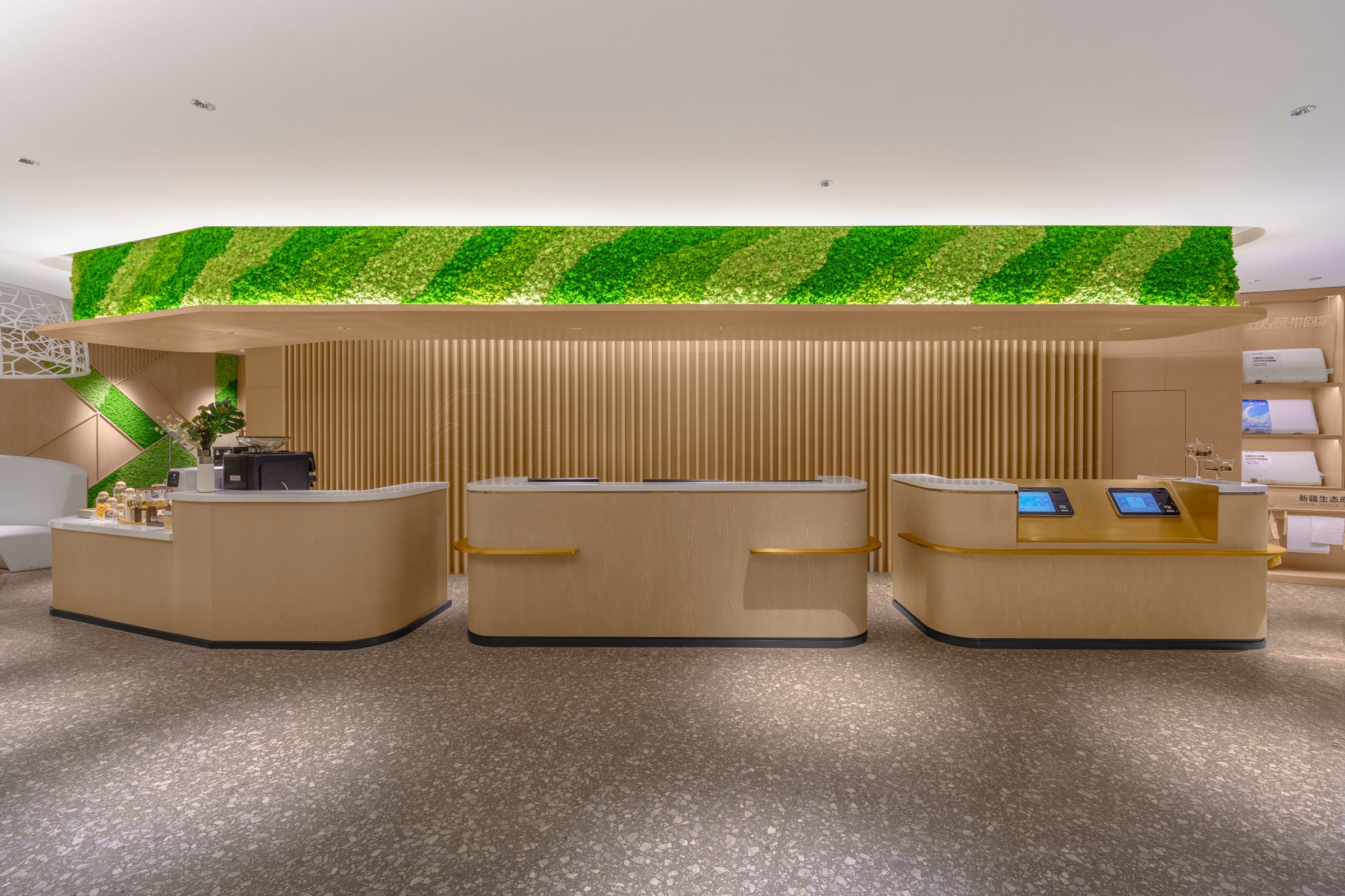 扉缦酒店依托首旅如家2.2亿会员资源,其中