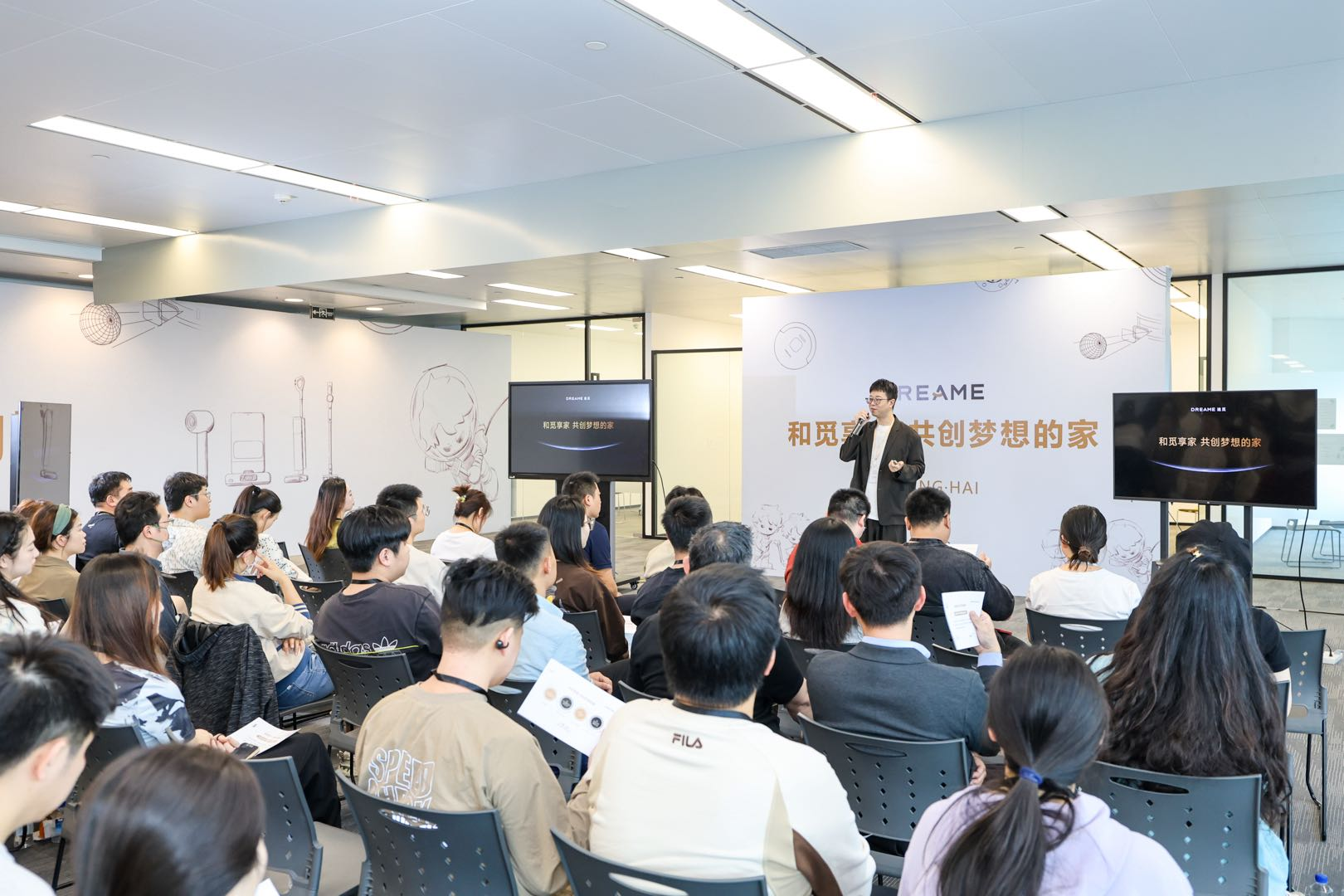 百项创新技术直面用户“痛点”,追觅扫地机召开2025首场用户沟通会-家电圈官网