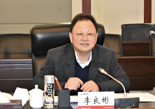 視頻丨蘇丹港接連第三天遭空襲 機(jī)場、市區(qū)未能幸免