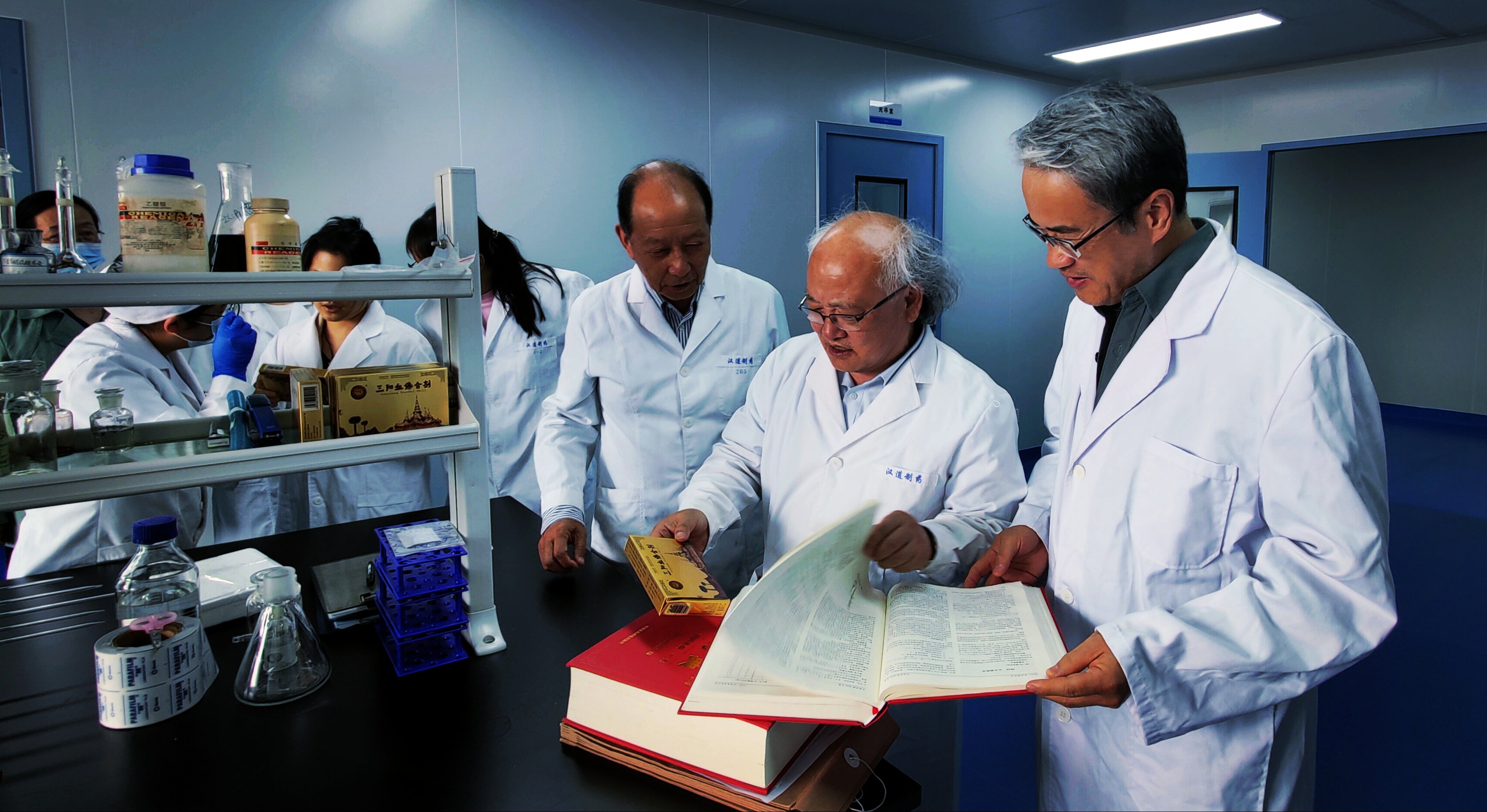 跨越千年的对话:陈子久用科学验证傣医古方奇迹-图片2